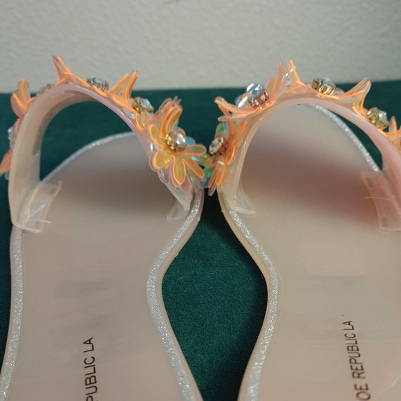 SHOE REPUBLIC LA SUMMER SANDAL WITH IRREDESANT FLOWERS SIZE 10 - Picture 5 of 8